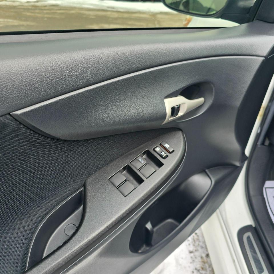 2013 Toyota Corolla 4dr Sdn Auto S - Photo #9