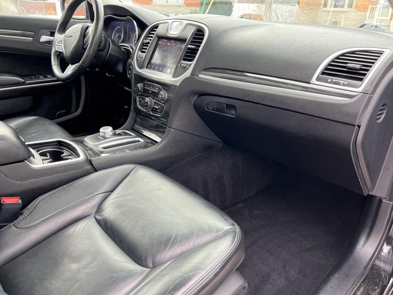 2019 Chrysler 300 Touring  - Photo #11