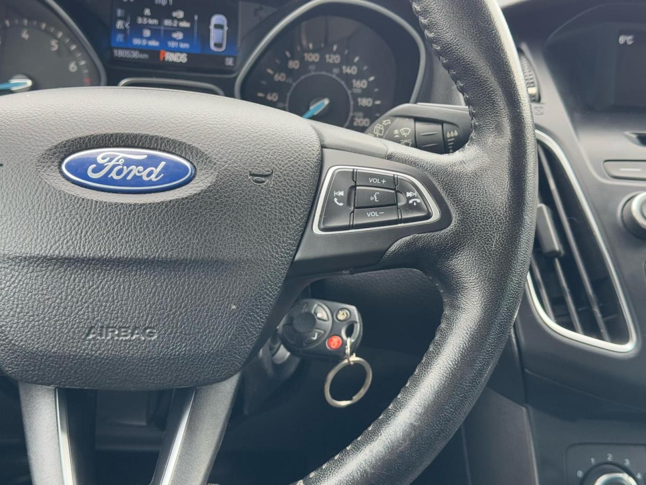 2015 Ford Focus SE HATCHBACK | CLEAN CARFAX | HTD STEERING | Photo12
