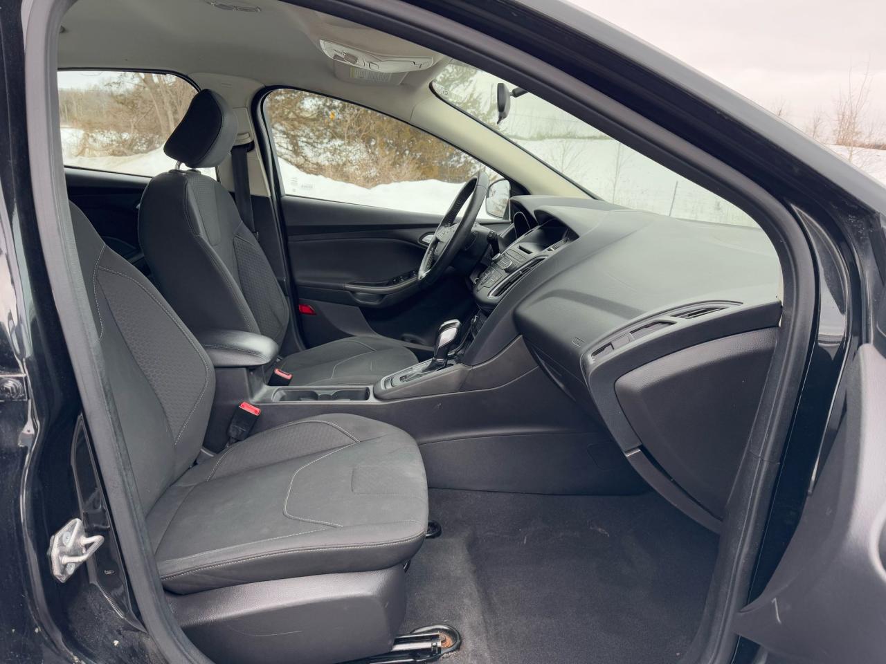 2015 Ford Focus SE HATCHBACK | CLEAN CARFAX | HTD STEERING | Photo4