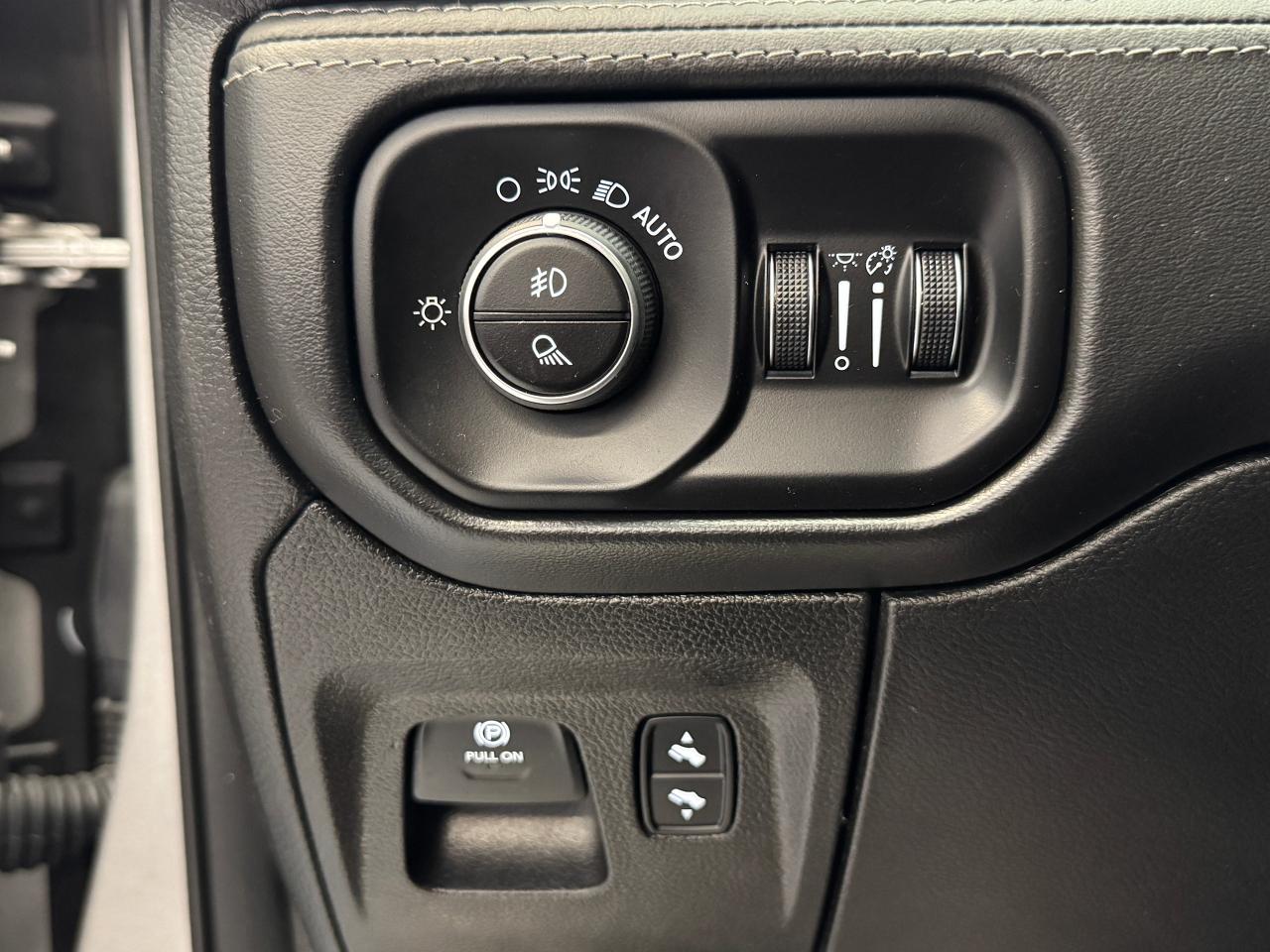 2019 RAM 1500 LIMITED 5.7L V8+Pano Roof+Adaptive Cruise+NewTires - Photo #65