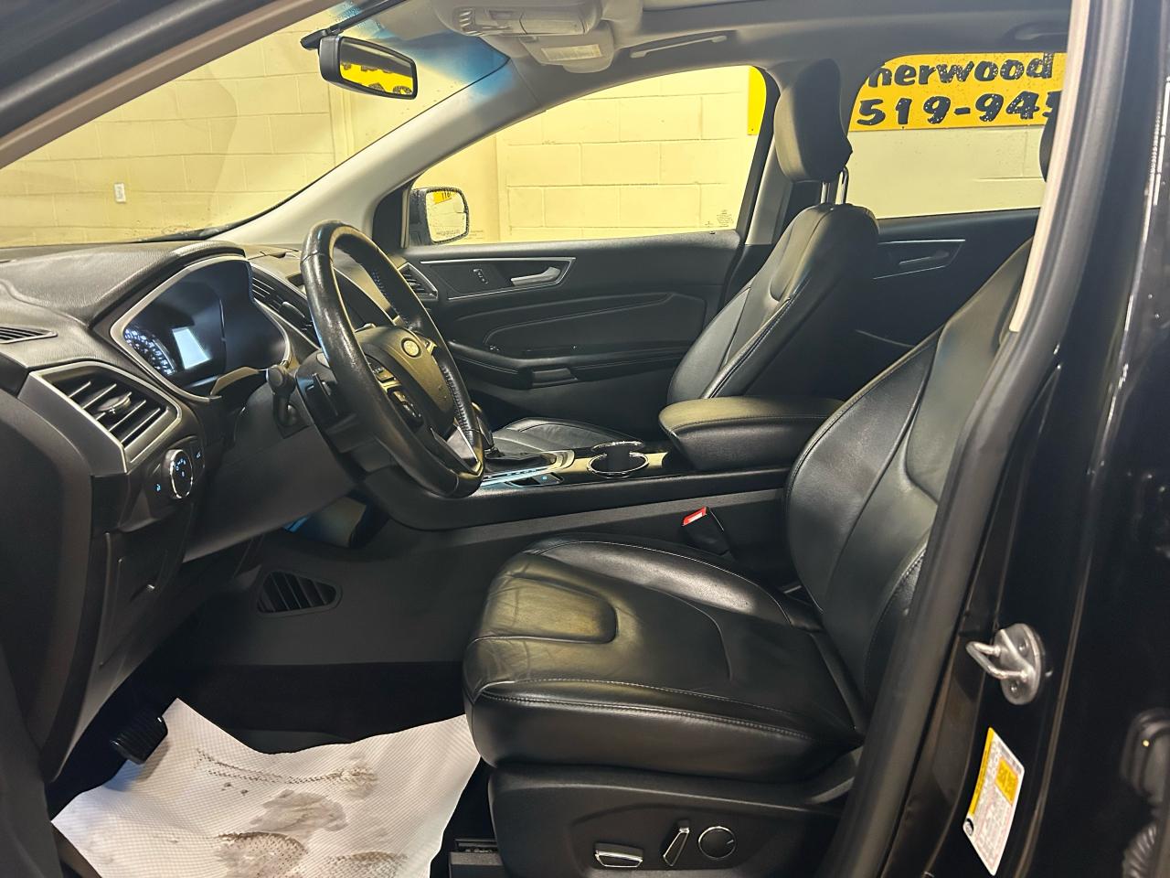 2017 Ford Edge Titanium - Photo #9