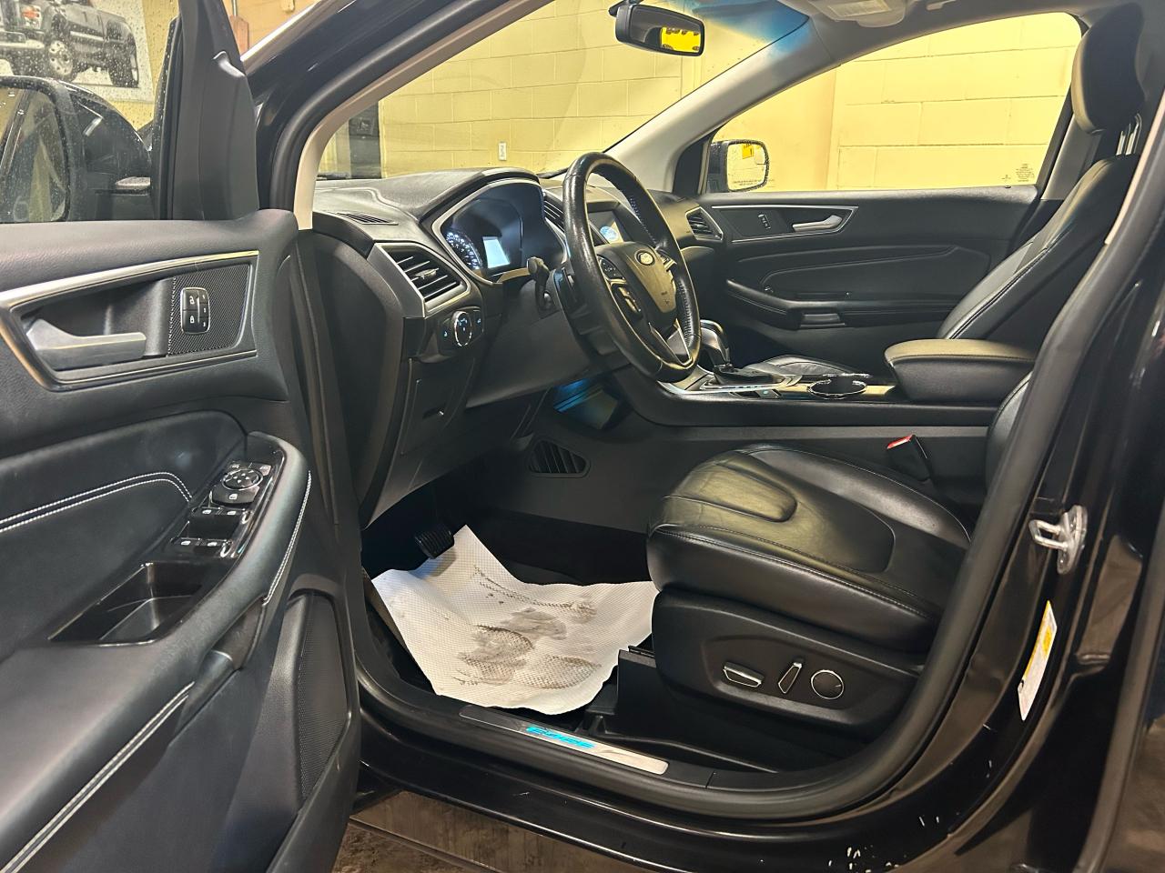 2017 Ford Edge Titanium - Photo #8