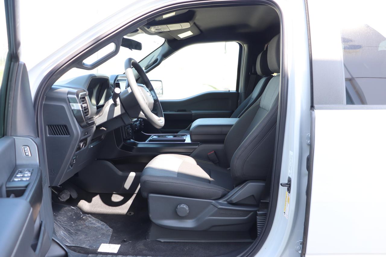 2025 Ford F-150 STX 4WD SuperCrew 5.5' Box Photo5