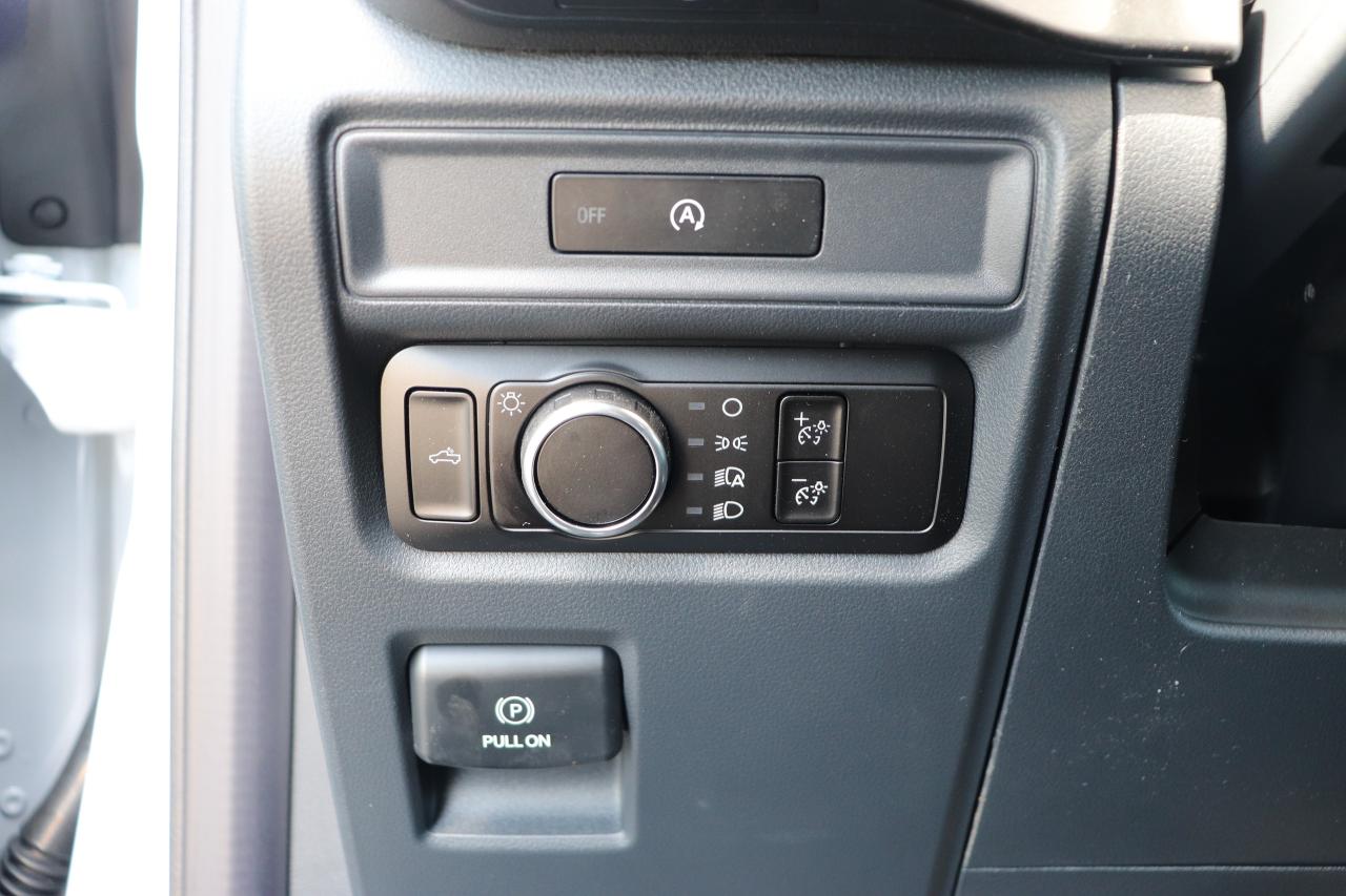 2025 Ford F-150 STX 4WD SuperCrew 5.5' Box Photo5