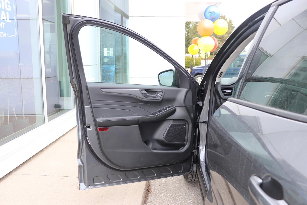 2025 Ford Escape Active AWD Photo5