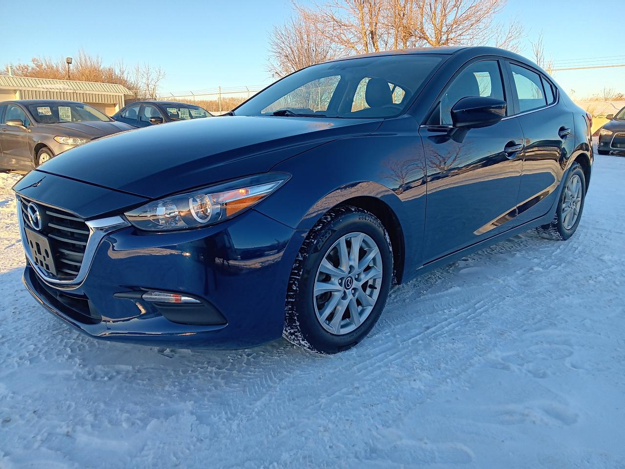 2017 Mazda MAZDA3 SE, Leather, Htd Seats, BU Cam, Nav - Photo #3