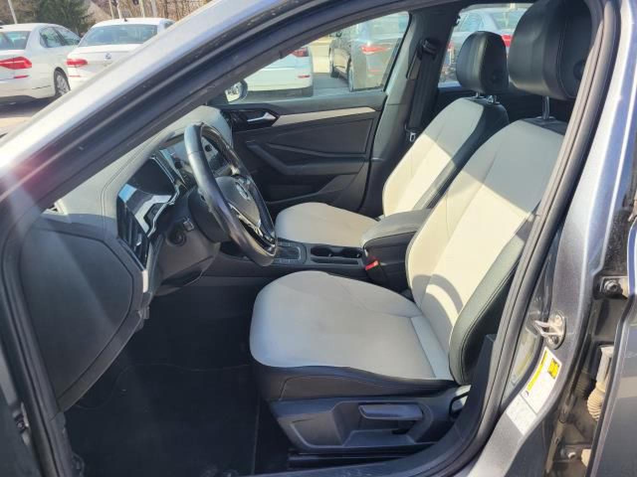 2019 Volkswagen Jetta RLINE Photo10