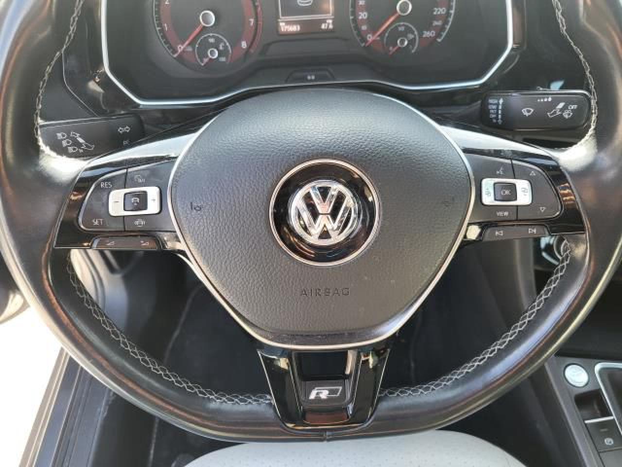 2019 Volkswagen Jetta RLINE Photo11