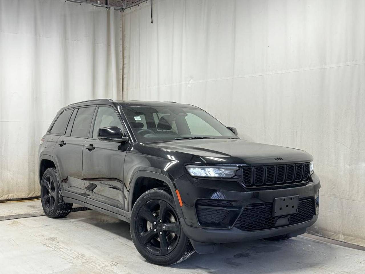 Used 2023 Jeep Grand Cherokee Altitude for sale in Sherwood Park, AB