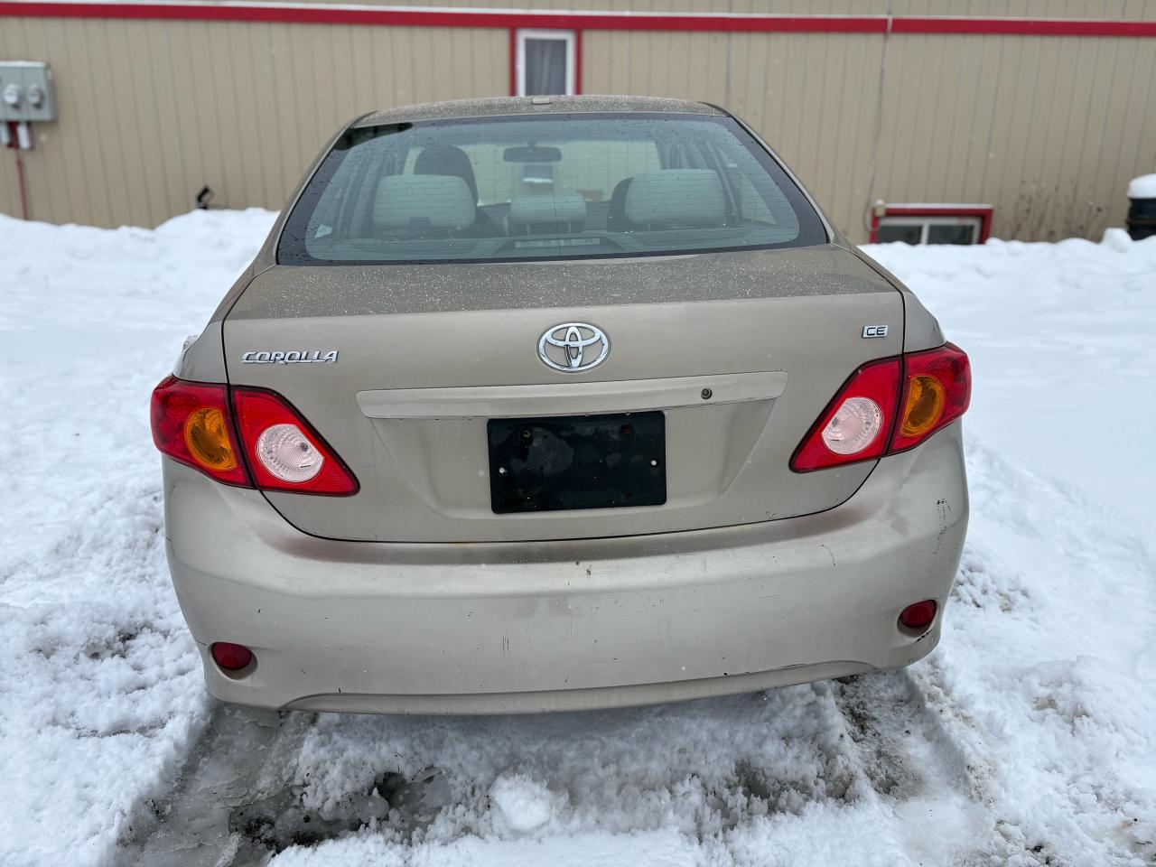 2010 Toyota Corolla CE Photo4