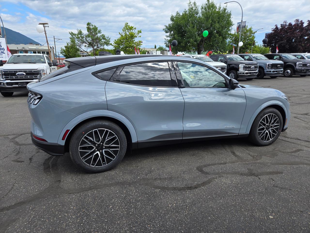 2025 Ford Mustang Mach-E Premium Photo3