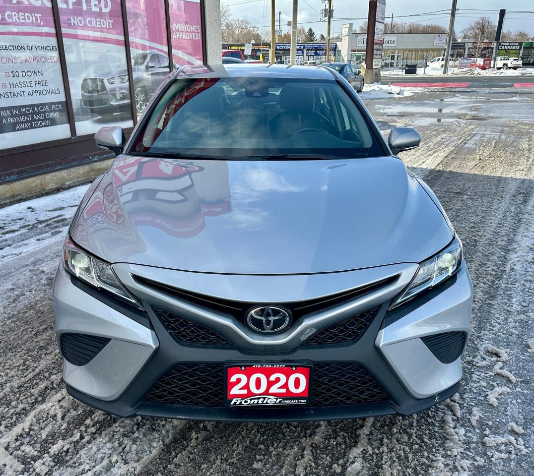 2020 Toyota Camry SE Photo2