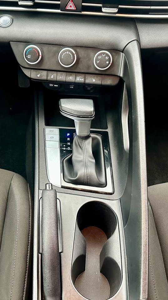 2022 Hyundai Elantra Preferred Photo