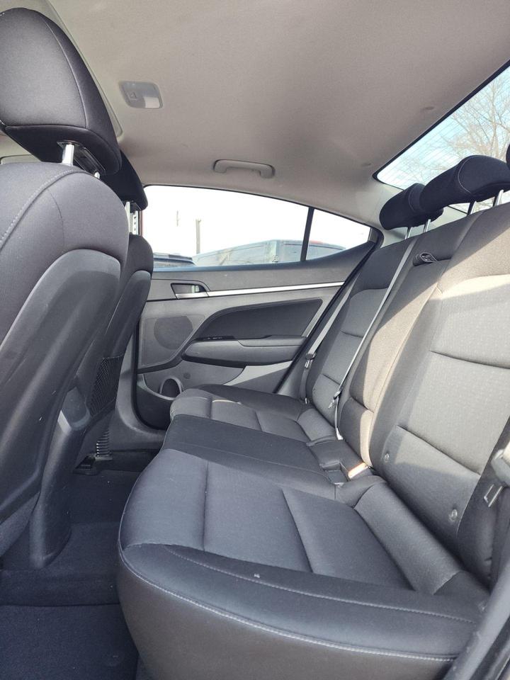 2017 Hyundai Elantra GLS Photo