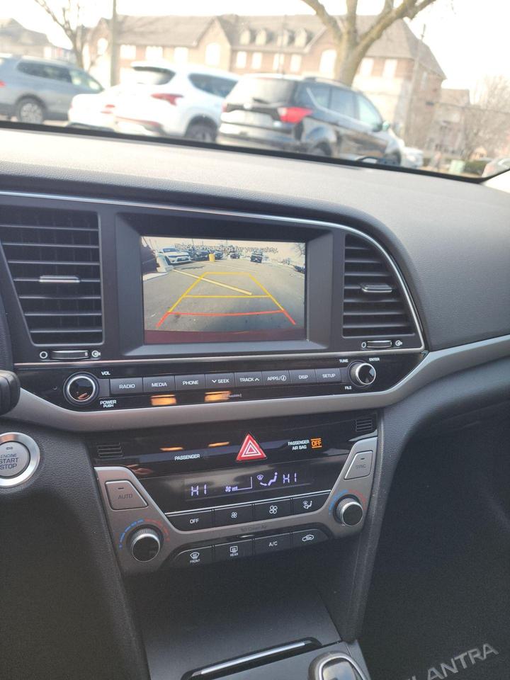 2017 Hyundai Elantra GLS Photo