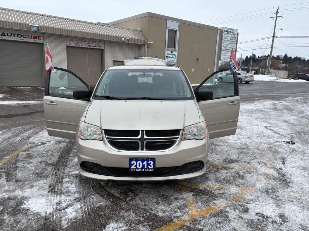 2013 Dodge Grand Caravan SE - Photo #4