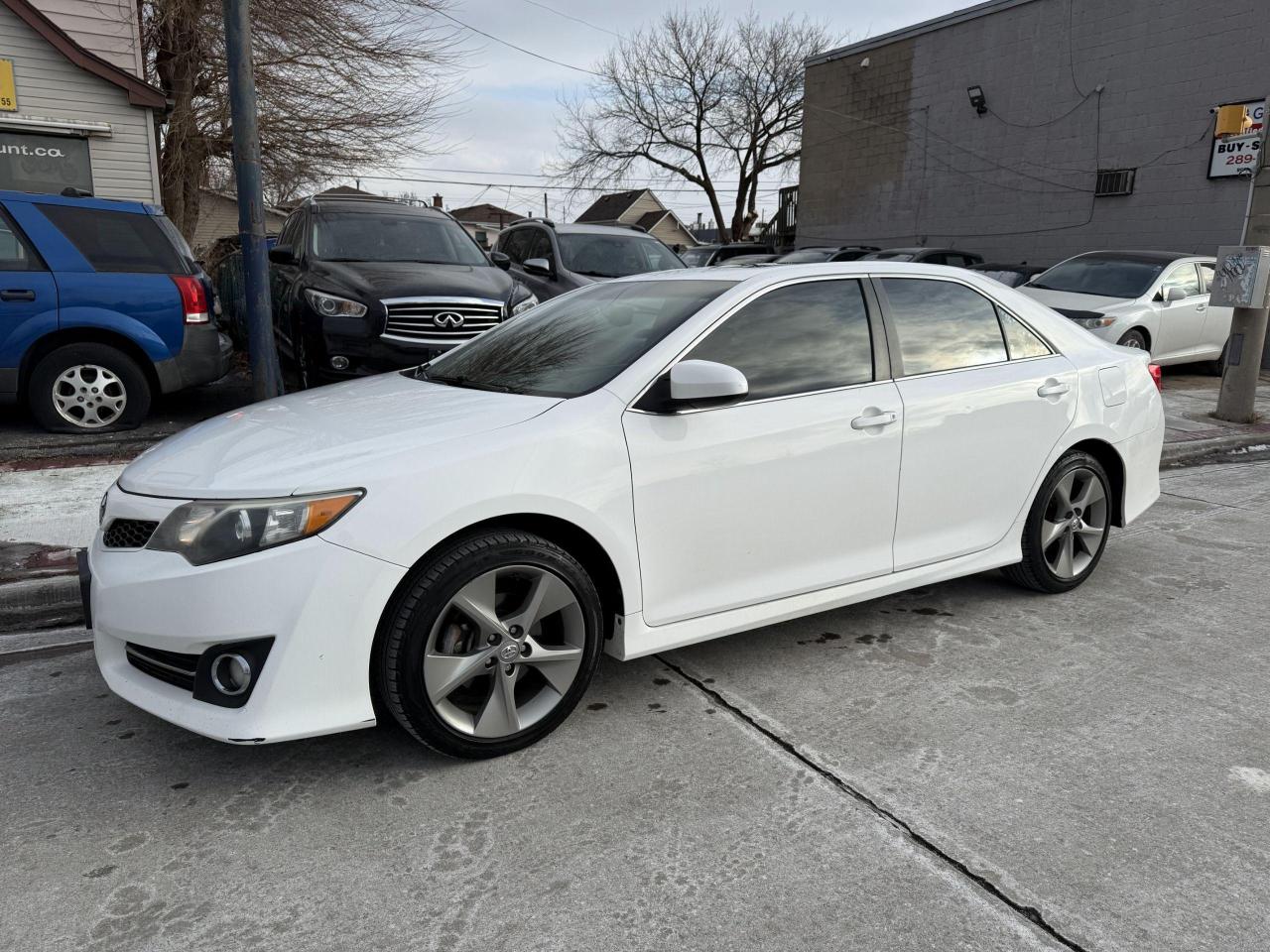 2014 Toyota Camry 4DR SDN I4 AUTO SE - Photo #4