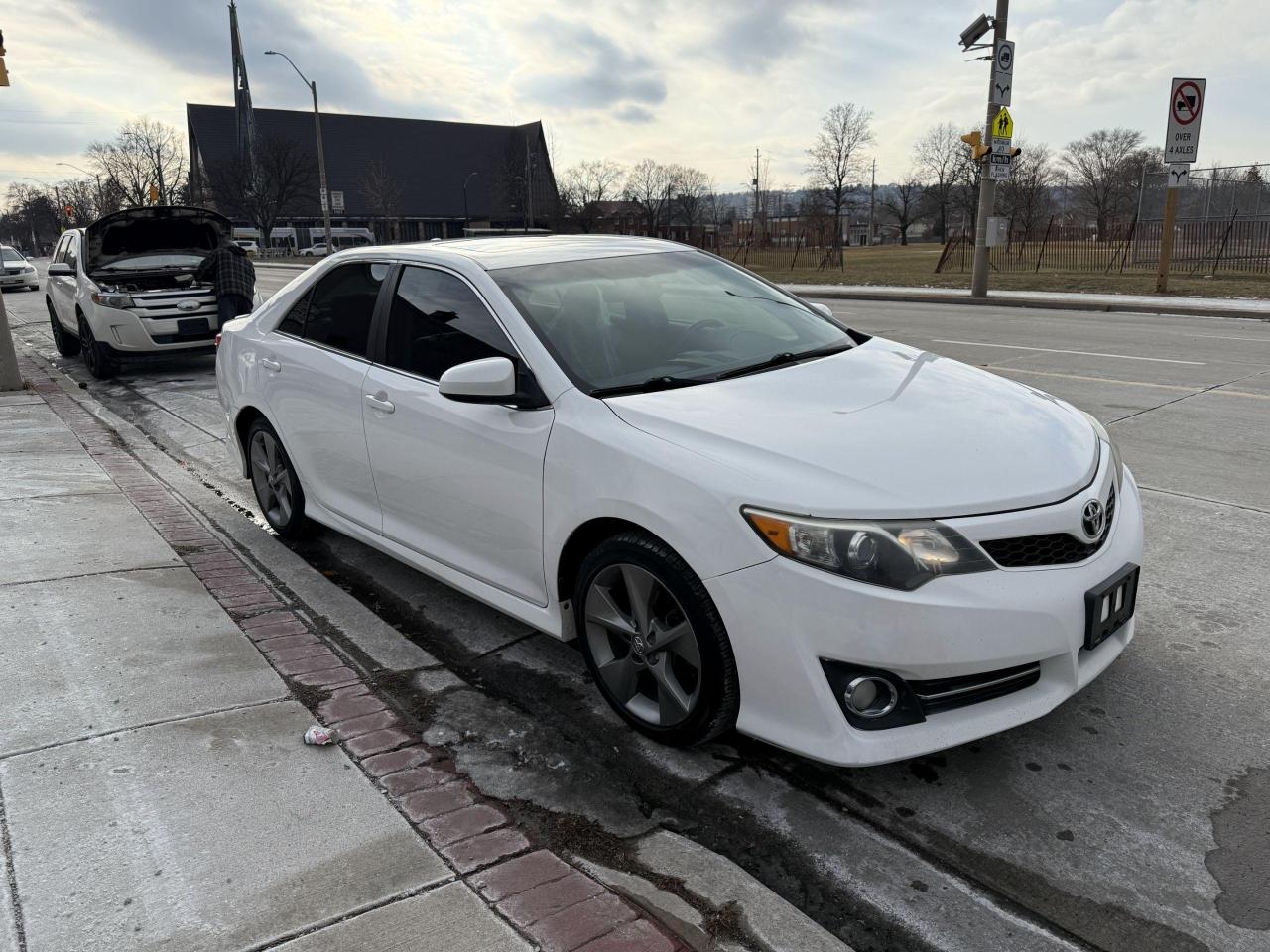 2014 Toyota Camry 4DR SDN I4 AUTO SE - Photo #5