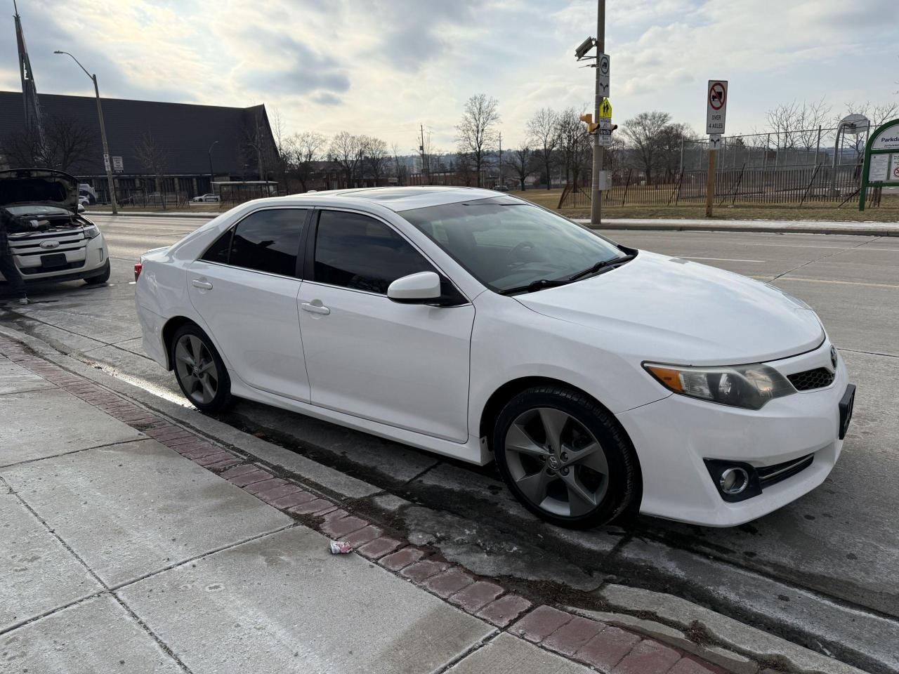 2014 Toyota Camry 4DR SDN I4 AUTO SE - Photo #7