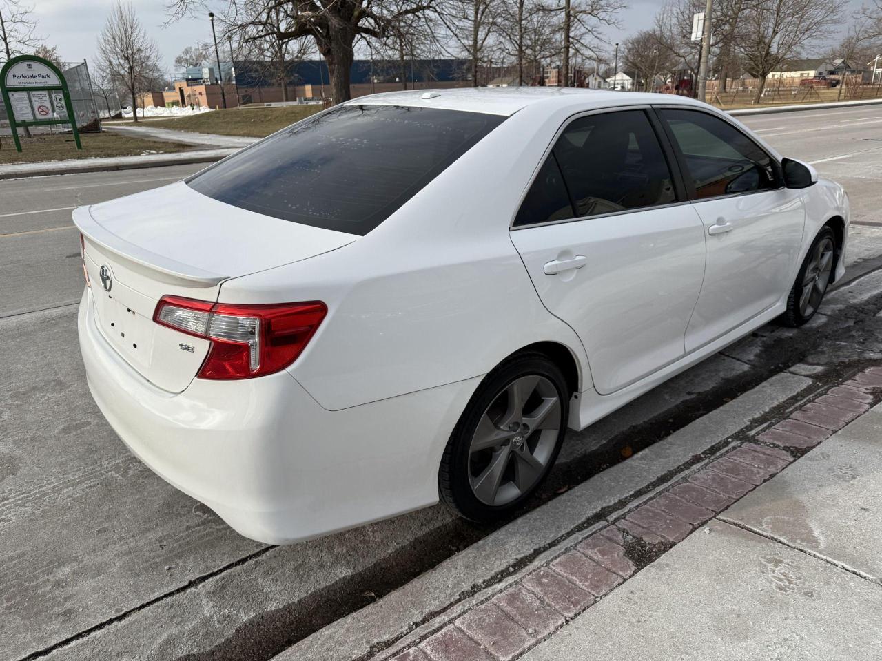 2014 Toyota Camry 4DR SDN I4 AUTO SE - Photo #9