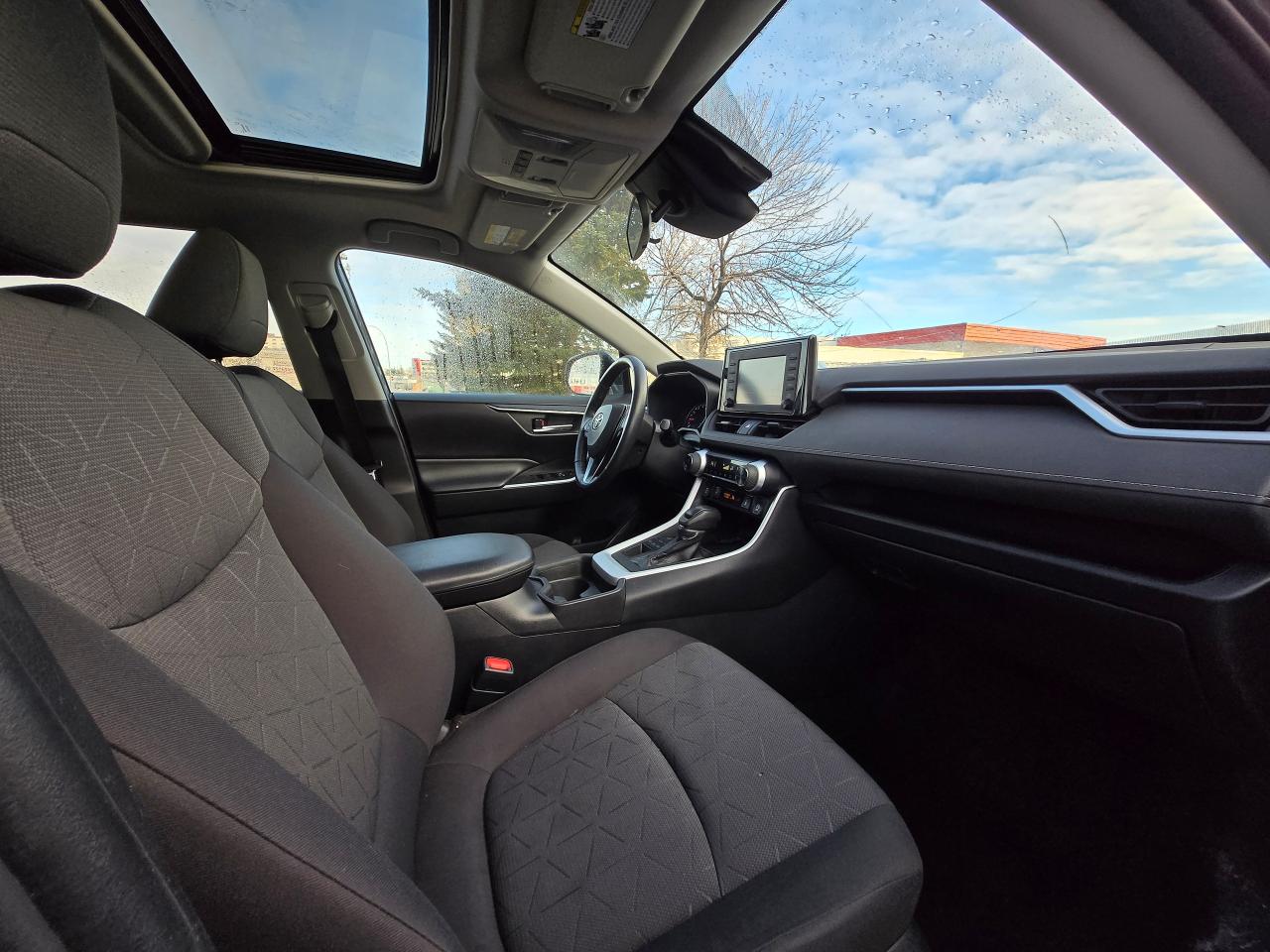 2021 Toyota RAV4 XLE AWD | ALL CREDIT ACCEPTED!! - Photo #11