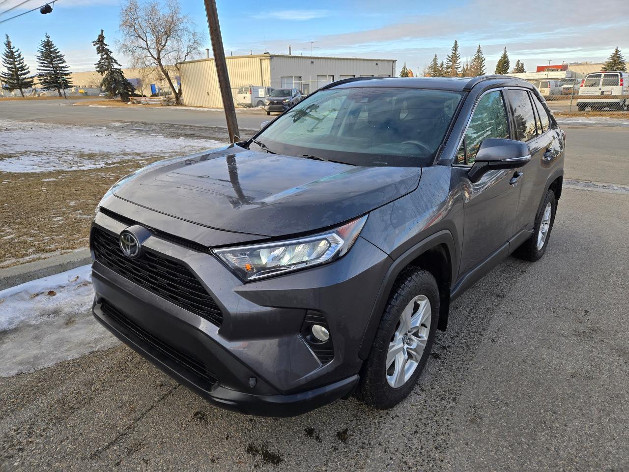 2021 Toyota RAV4 XLE AWD | ALL CREDIT ACCEPTED!! - Photo #3