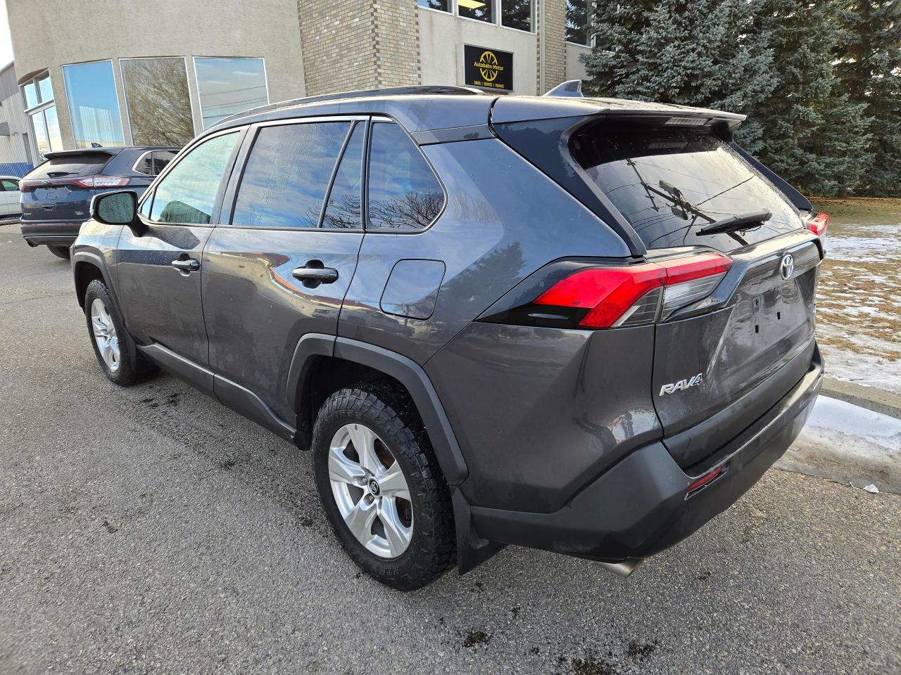 2021 Toyota RAV4 XLE AWD | ALL CREDIT ACCEPTED!! - Photo #5
