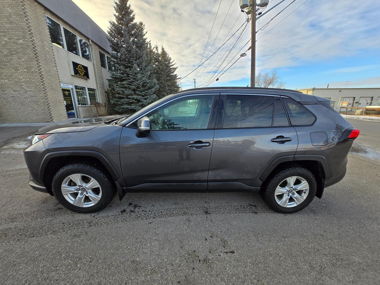 2021 Toyota RAV4 XLE AWD | ALL CREDIT ACCEPTED!! - Photo #4