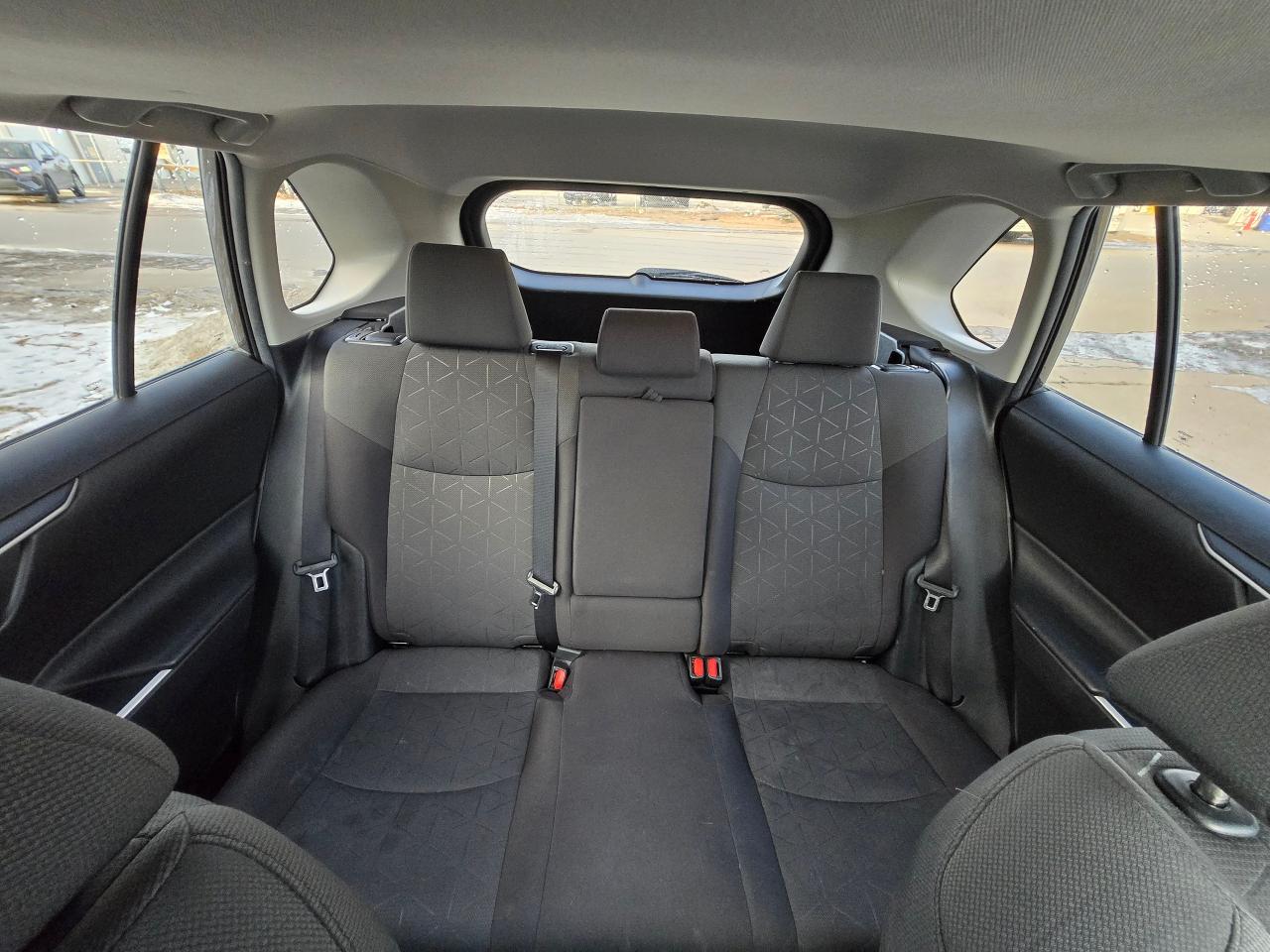 2021 Toyota RAV4 XLE AWD | ALL CREDIT ACCEPTED!! - Photo #16