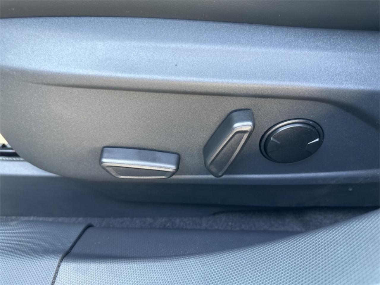 2025 Ford Mustang Mach-E Premium AWD Photo5