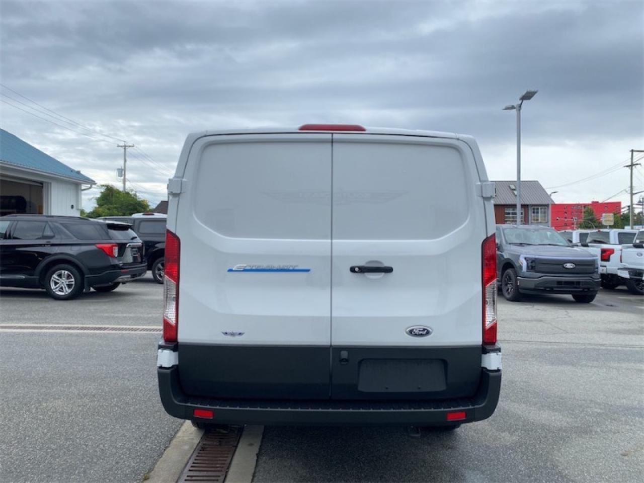2025 Ford E-Transit Cargo Van BASE  - Sync 4 Photo3
