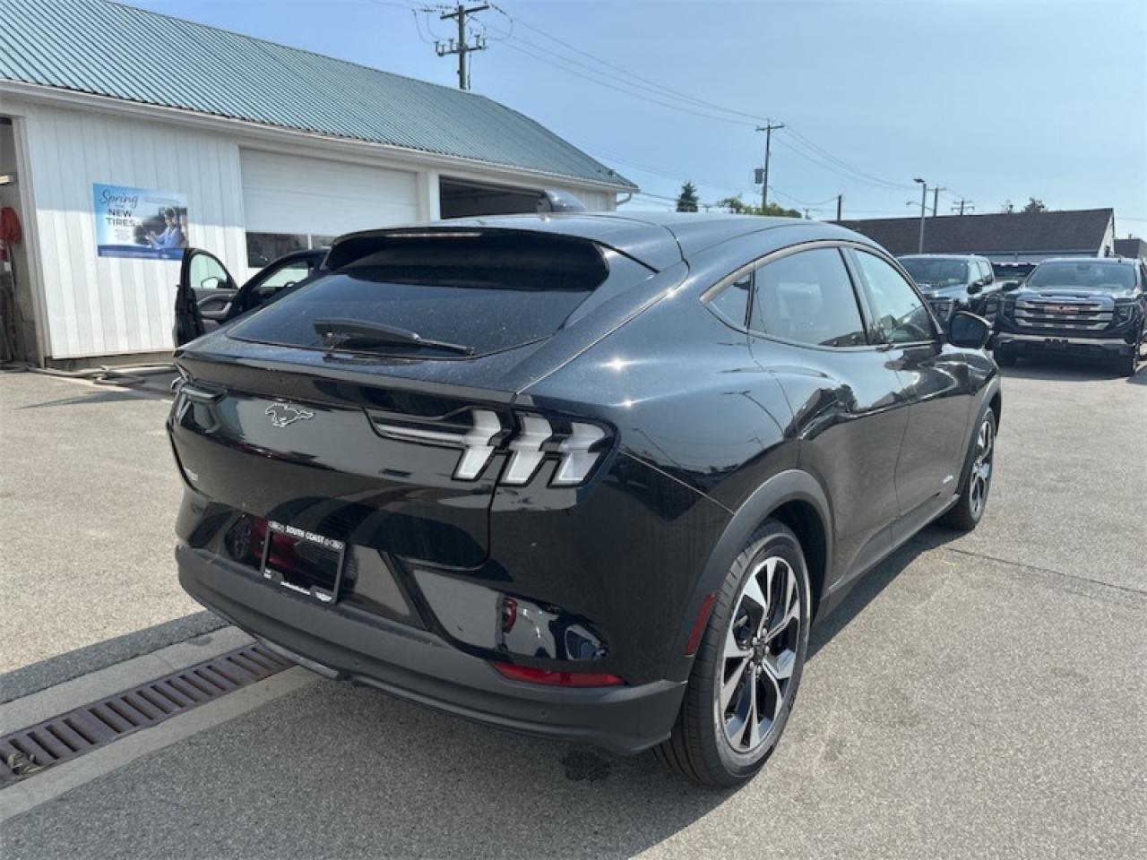 2025 Ford Mustang Mach-E Select AWD  - Activex Seats Photo4
