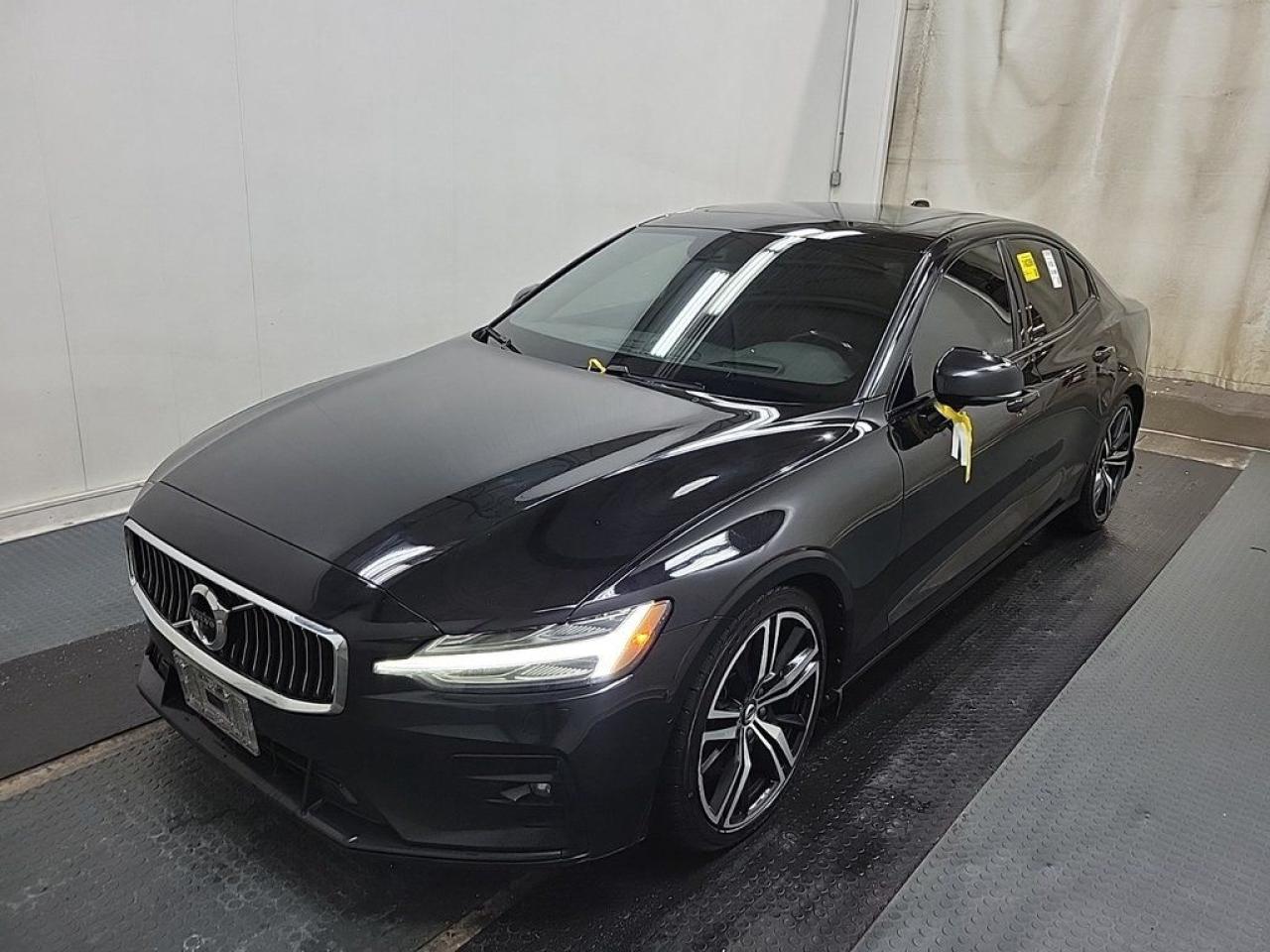 Used 2019 Volvo S60 T6 AWD R-Design-Panorama Roof-Navigation System !! for sale in Burlington, ON