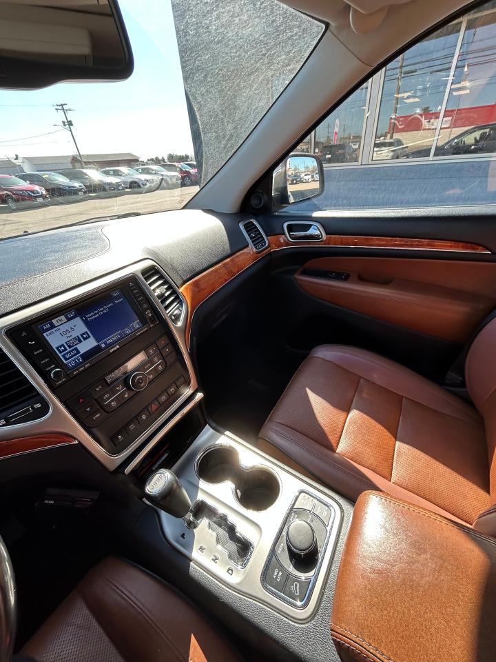2011 Jeep Grand Cherokee Overland - Photo #10