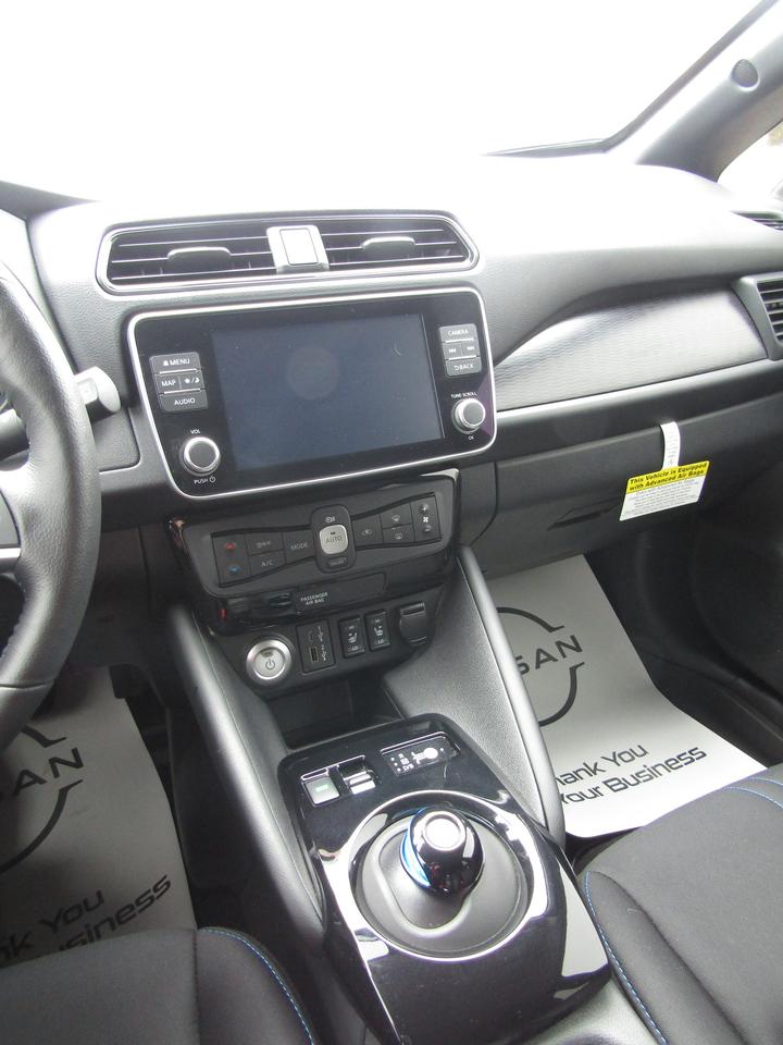 2023 Nissan Leaf SV PLUS Photo