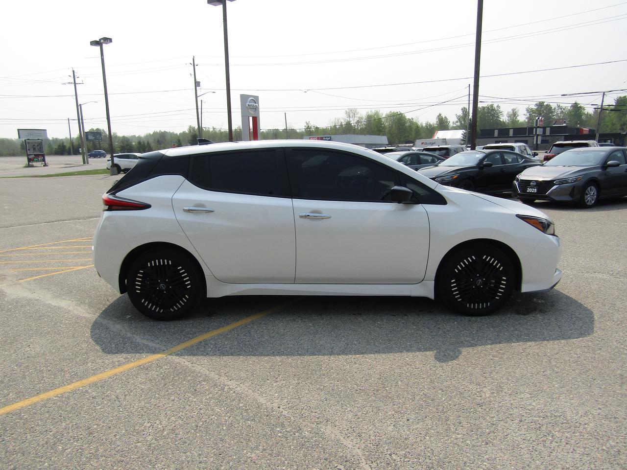2023 Nissan Leaf SV PLUS Photo3