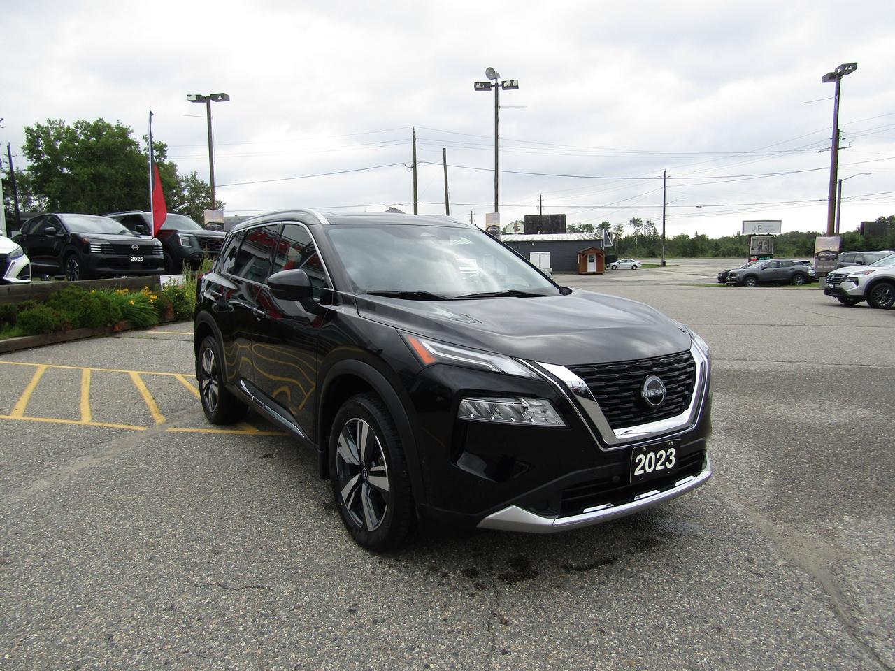 2023 Nissan Rogue Platinum Photo4