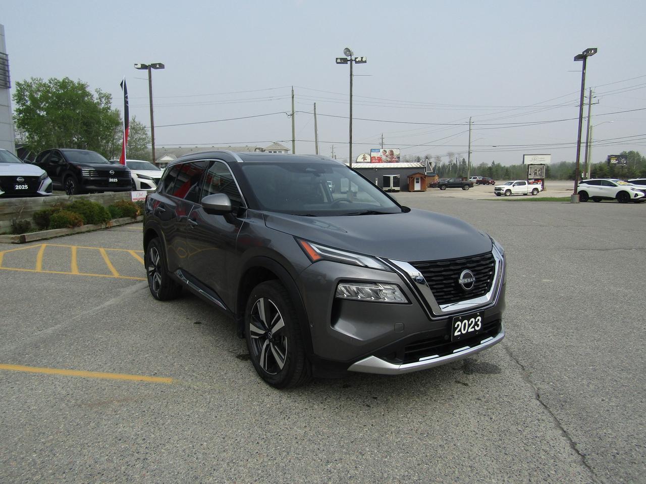 2023 Nissan Rogue Platinum Photo2