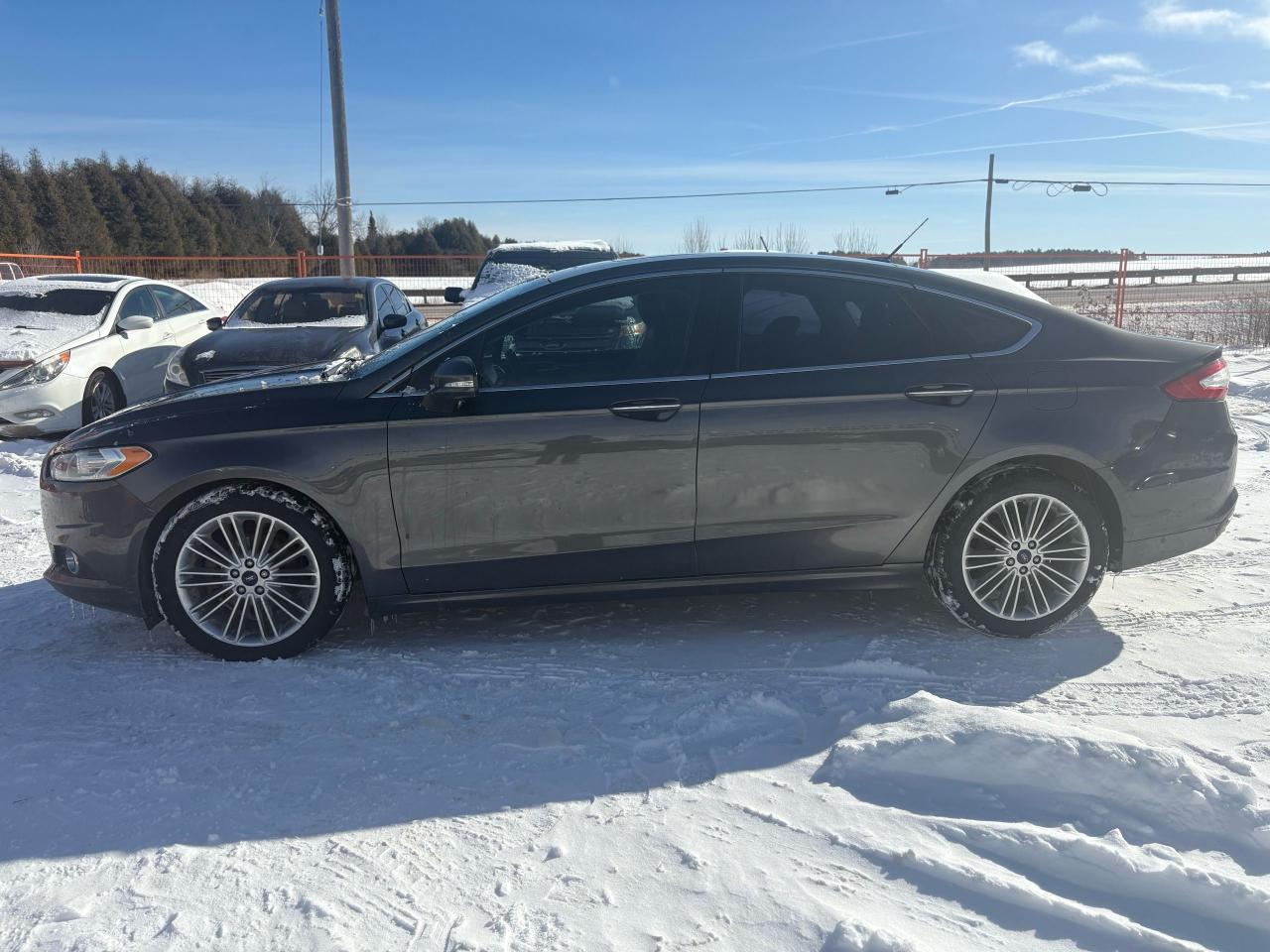 2016 Ford Fusion SE Photo3