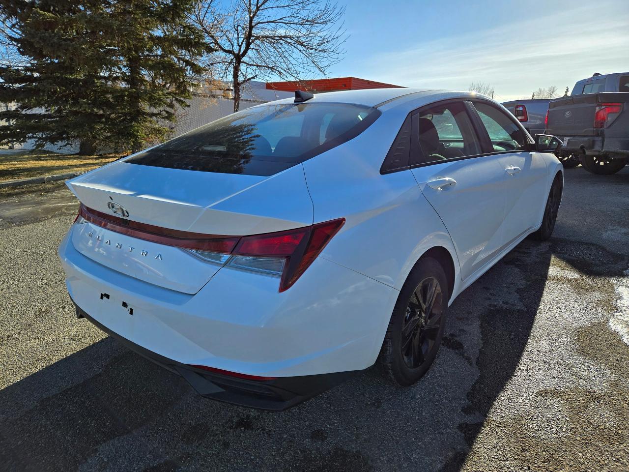 2023 Hyundai Elantra Preferred IVT | ALL CREDIT ACCEPTED!! - Photo #7