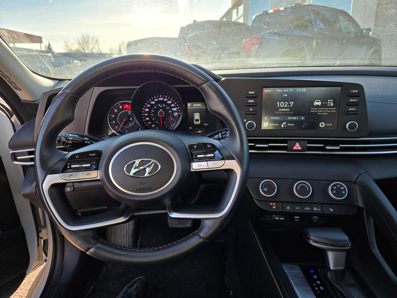 2023 Hyundai Elantra Preferred IVT | ALL CREDIT ACCEPTED!! - Photo #12
