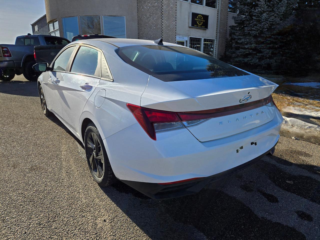 2023 Hyundai Elantra Preferred IVT | ALL CREDIT ACCEPTED!! - Photo #5