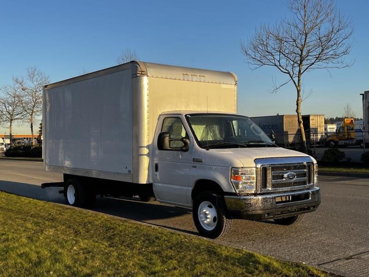 Used 2017 Ford Econoline E-450 16 Foot Cube Van for sale in Burnaby, BC