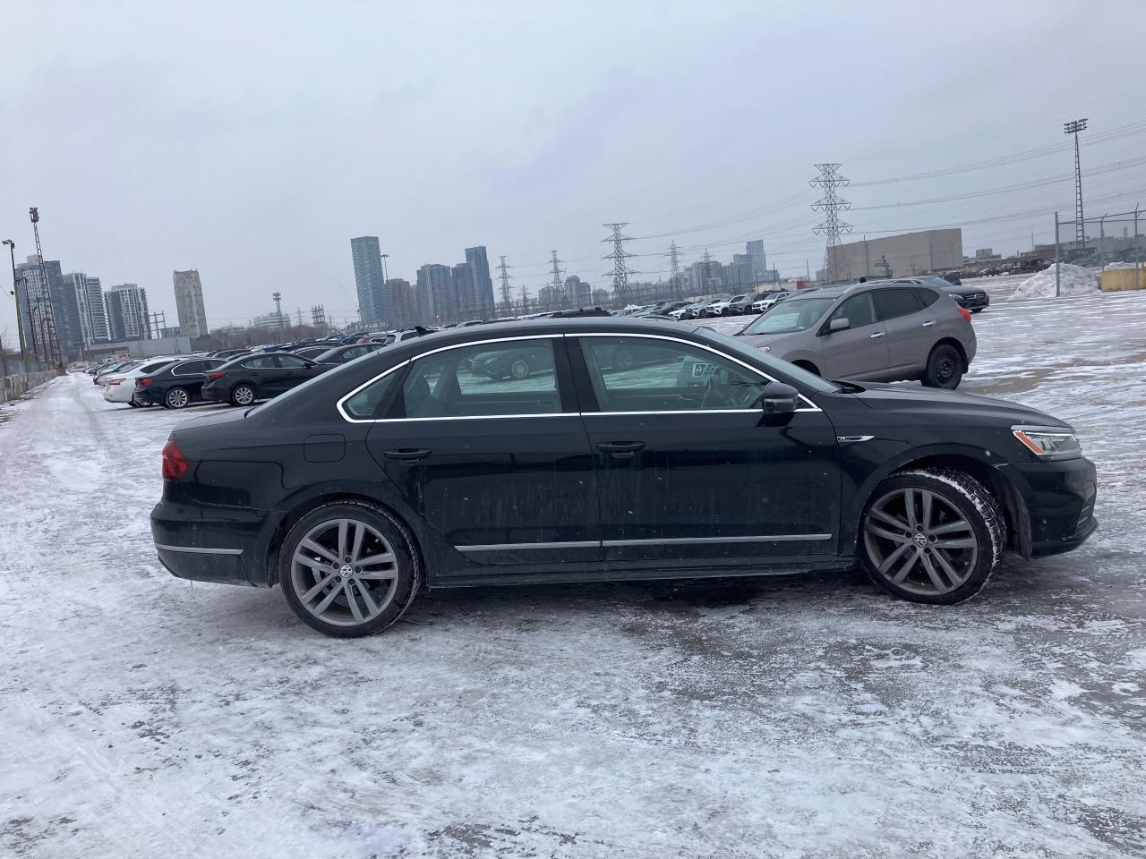 2017 Volkswagen Passat HIGHLINE Photo4