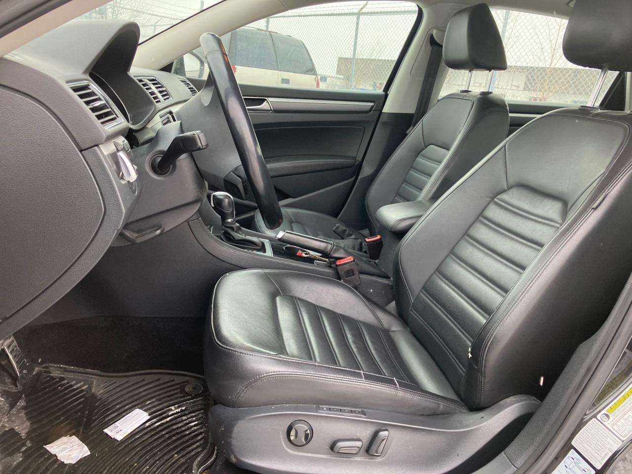 2017 Volkswagen Passat HIGHLINE Photo