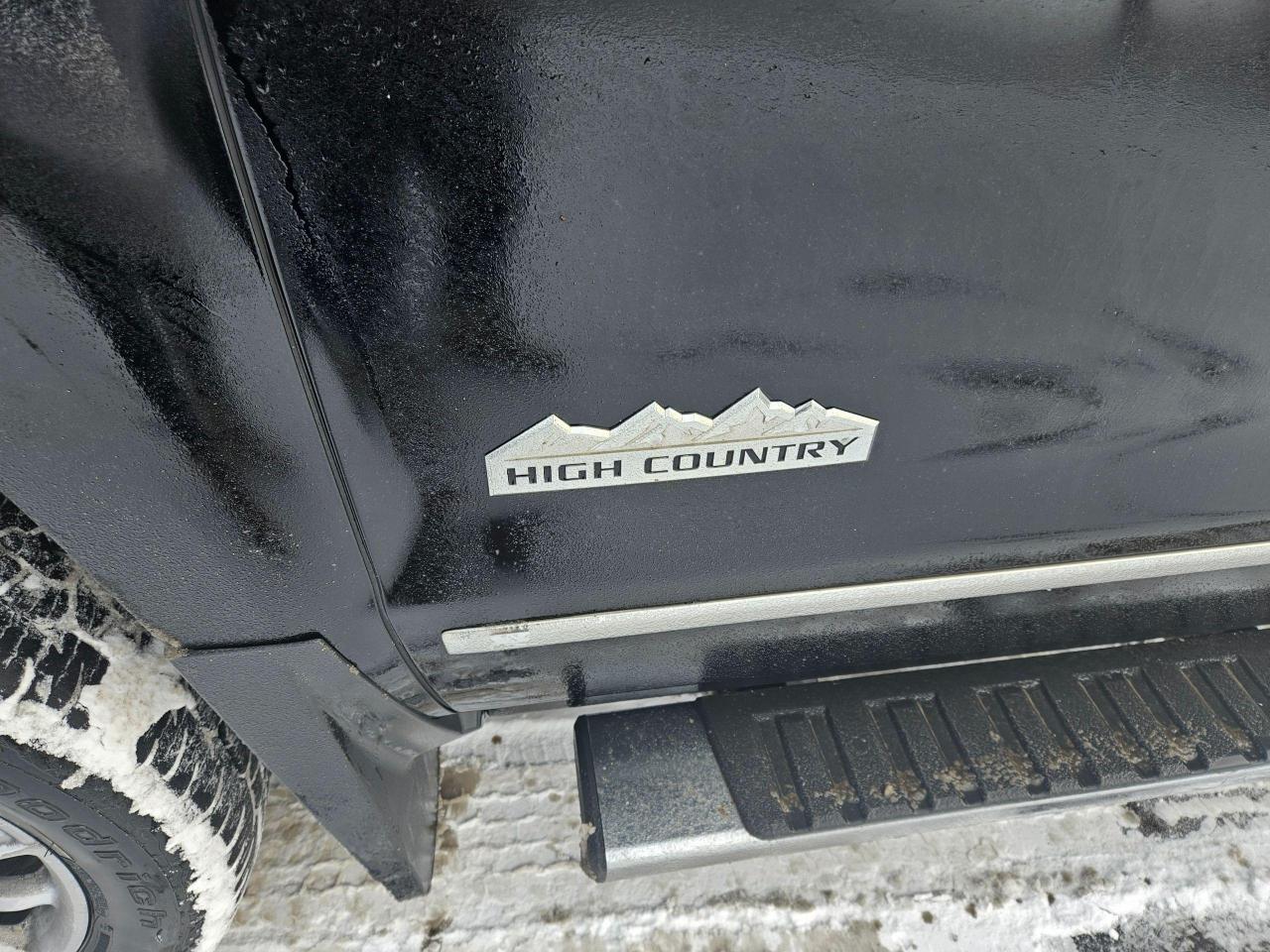 2016 Chevrolet Silverado 1500 4WD Crew Cab 143.5" High Country - Photo #4
