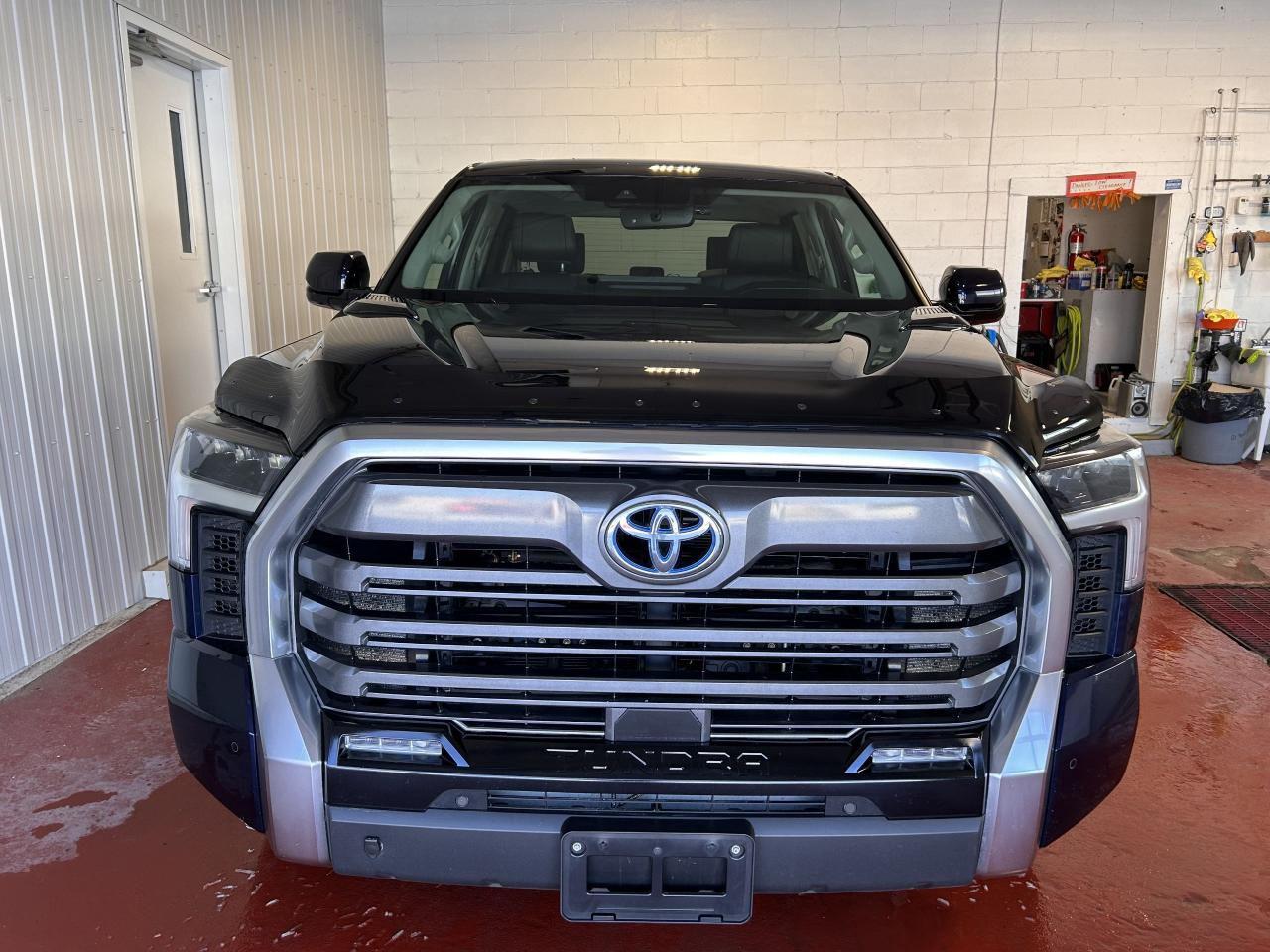 2023 Toyota Tundra LIMITED HYBRID Photo2