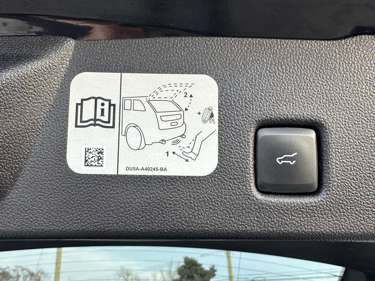 2020 Ford Escape Titanium Hybrid - Photo #18