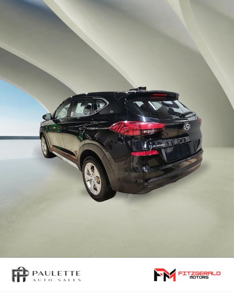 2021 Hyundai Tucson Essential AWD - Photo #2